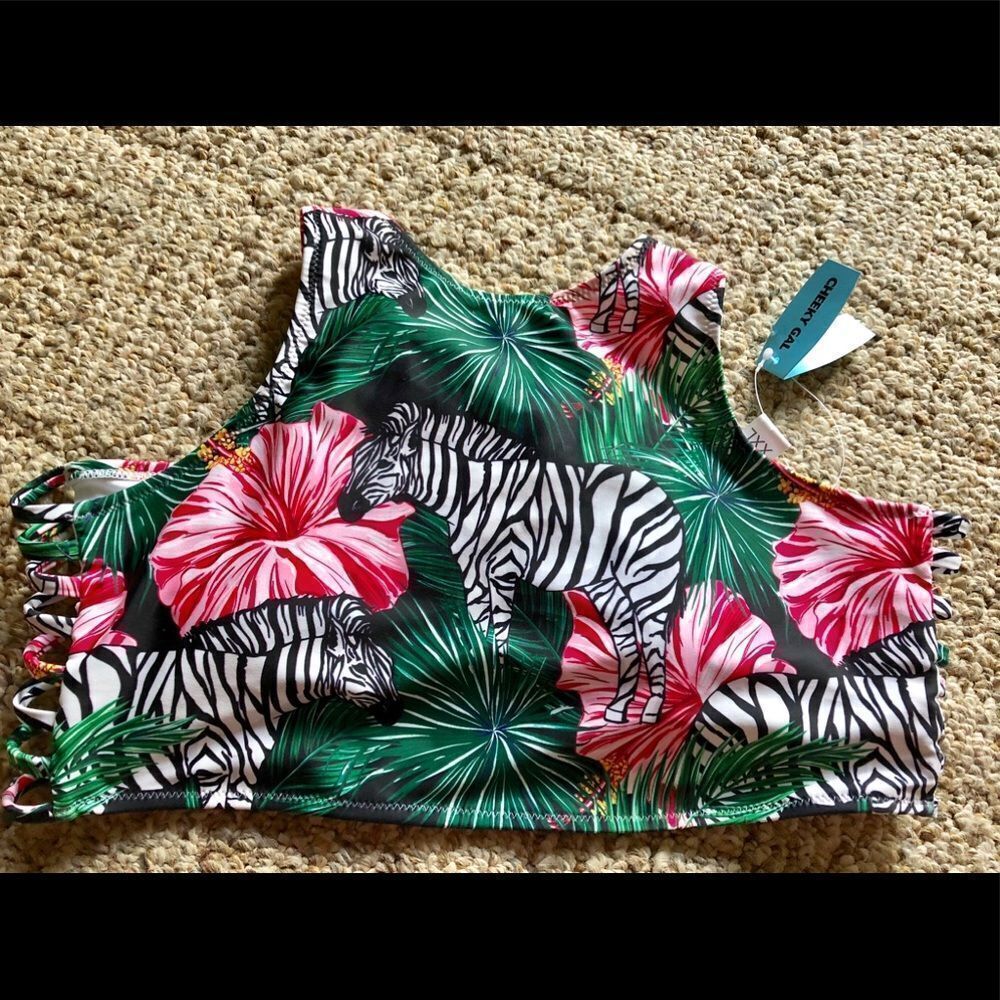 Cute NWT swimsuit top by Cupsay in junior XXL